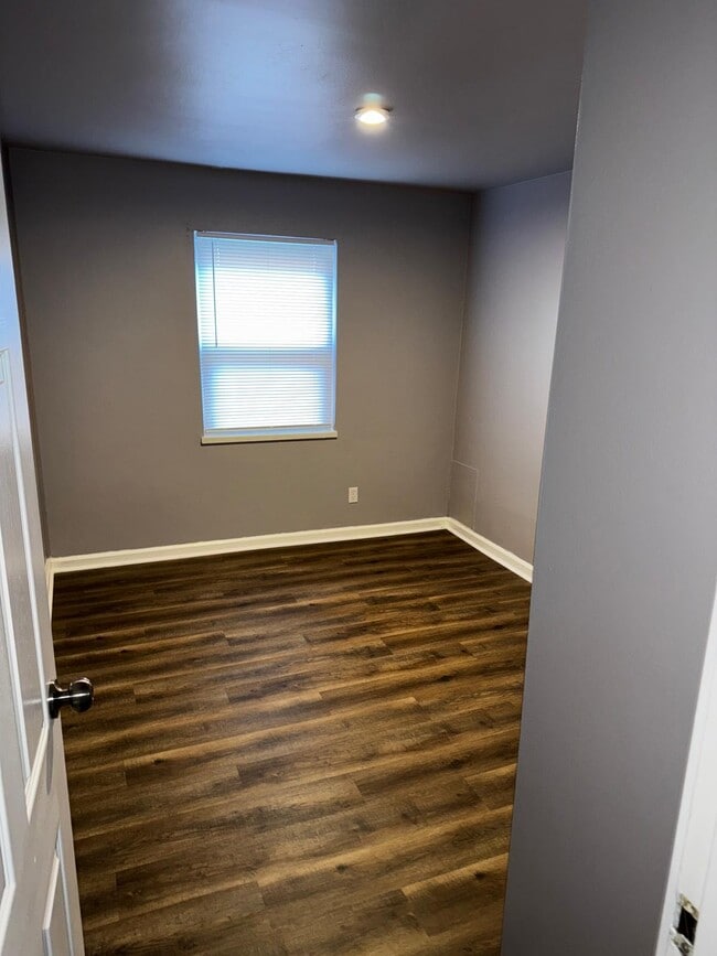 Building Photo - 1921 W Grand Ave