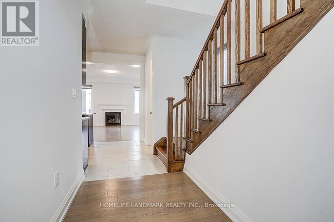 Building Photo - 1404 Mockingbird Sq