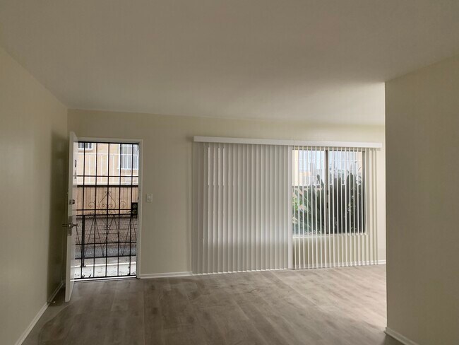 Building Photo - 1010 S Orange Grove Ave