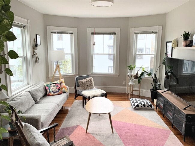 Building Photo - 107 Oxford St