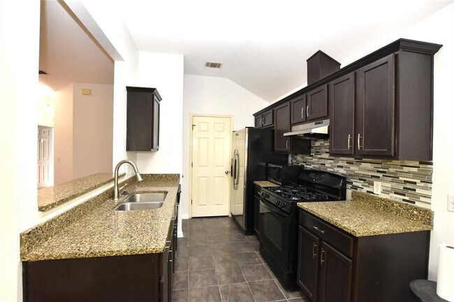 Building Photo - 240 Briarstone Dr