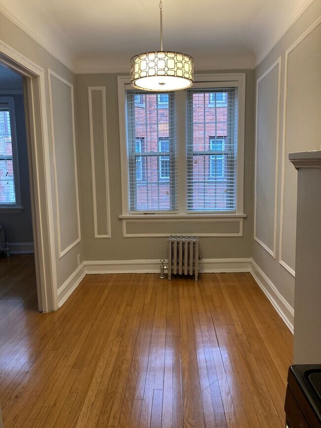 Foto del edificio - Recently Renovated East Rogers Park One Be...