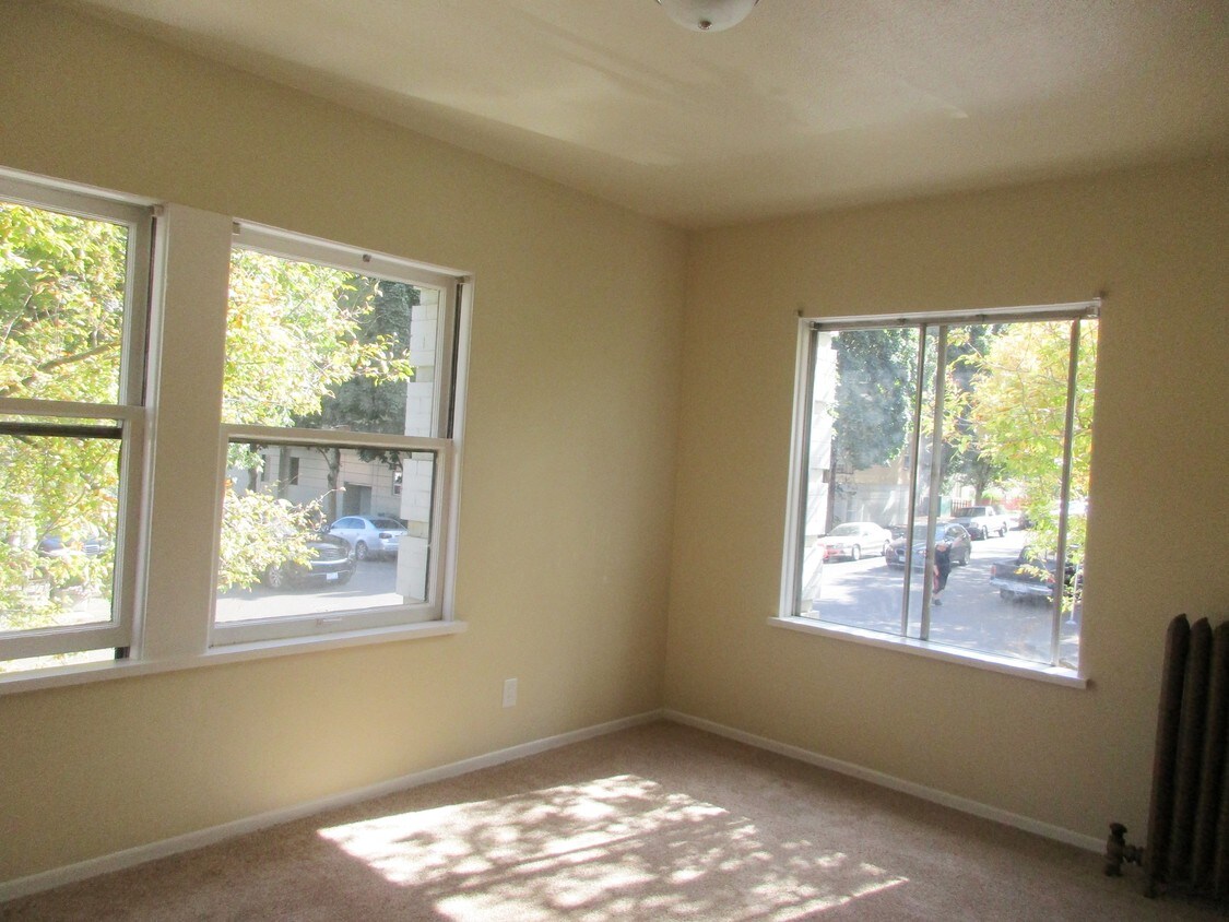 Primary Photo - 2015 NW Kearney St
