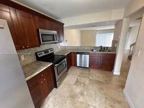 Building Photo - 878 Crystal Lake Dr