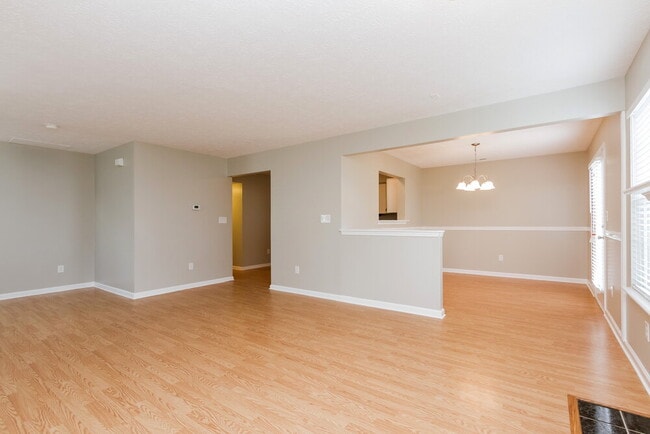 Building Photo - 10458 Wintergreen Way