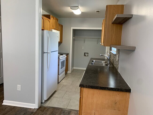 Building Photo - Cozy Three Bedrooom Home in Optimist Park!