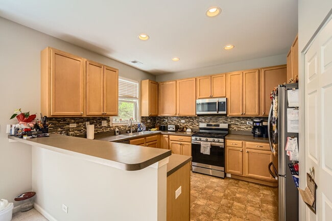Building Photo - 1200 Waverly Dr