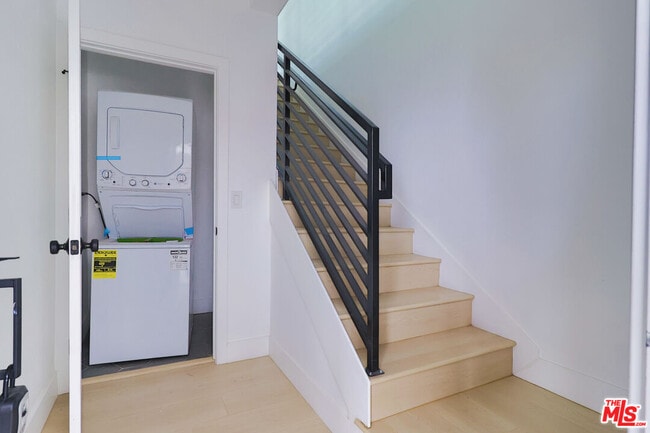 Building Photo - 11812 1/2 Gilmore St