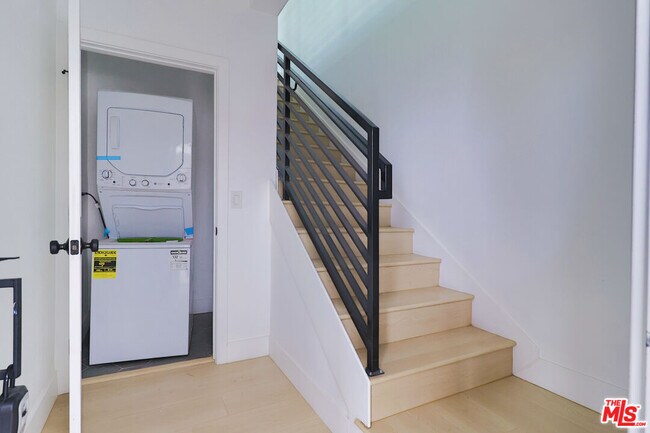 Foto del edificio - 11812 1/2 Gilmore St