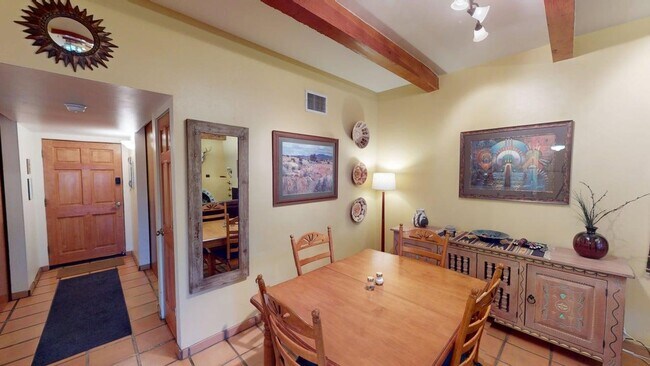 Foto del edificio - Charming two bedroom close to downtown. Furnished long term rental.