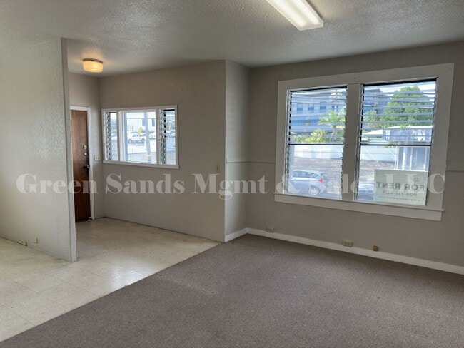 Building Photo - 597 Kinoole St