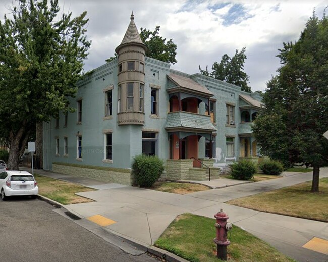 Foto del edificio - 1326 W State St