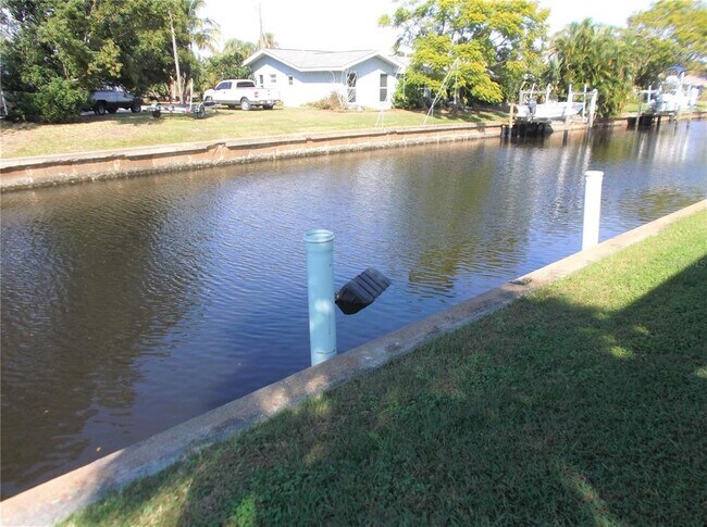 Building Photo - 2811 Riverside Dr