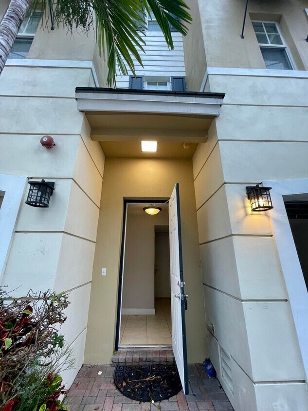 Foto principal - 3613 NW 5th Ter