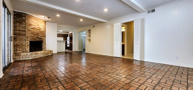 Foto del edificio - 7737 Village Trail Dr