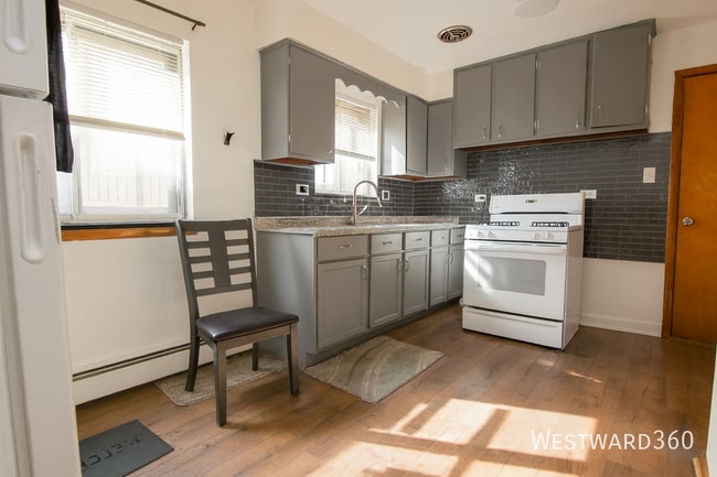 Building Photo - 8745 S Cottage Grove Ave