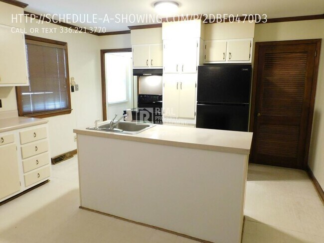 Building Photo - Incredible 5 Bedroom Lake Brandt Home!