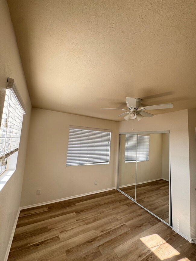 Foto del edificio - 1060 McFarland Ave