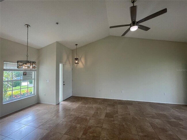 Building Photo - 6303 Green Oaks Cir