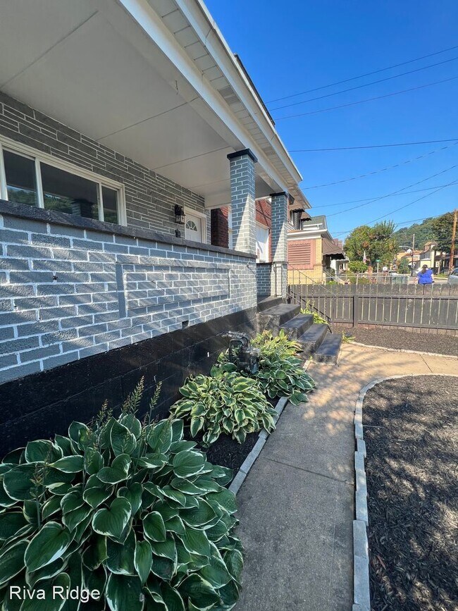 Building Photo - 3 br, 1.5 bath House - 831 Woodward Avenue