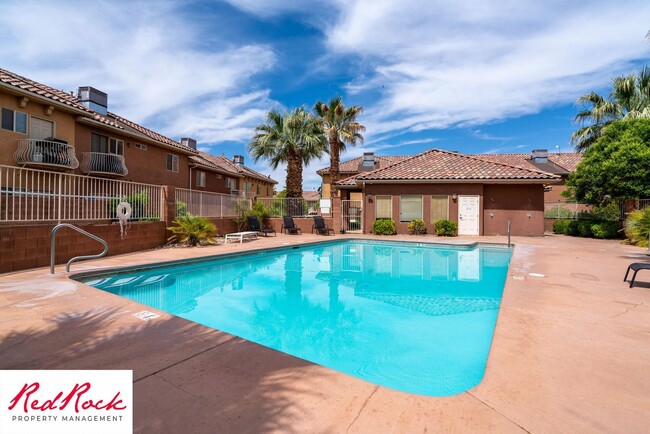 Building Photo - Ground-Level 2 Bedroom Condo. Pet Friendly!