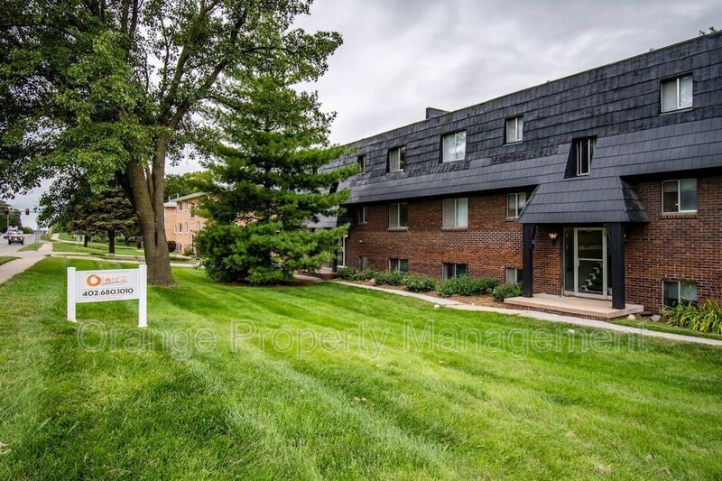 Foto principal - 4674 Harrison St
