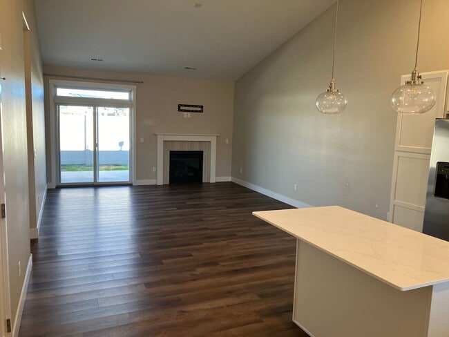 Building Photo - Beautiful West End Home