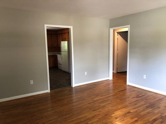 Building Photo - Two Bedroom One Bath