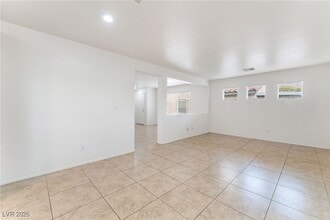 Building Photo - 10667 April Rose Ct