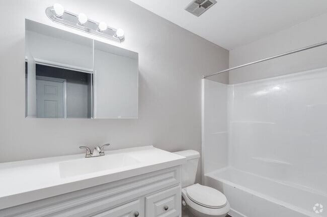 2 BR, 1 BA, 950 SF - Aspen Flatz