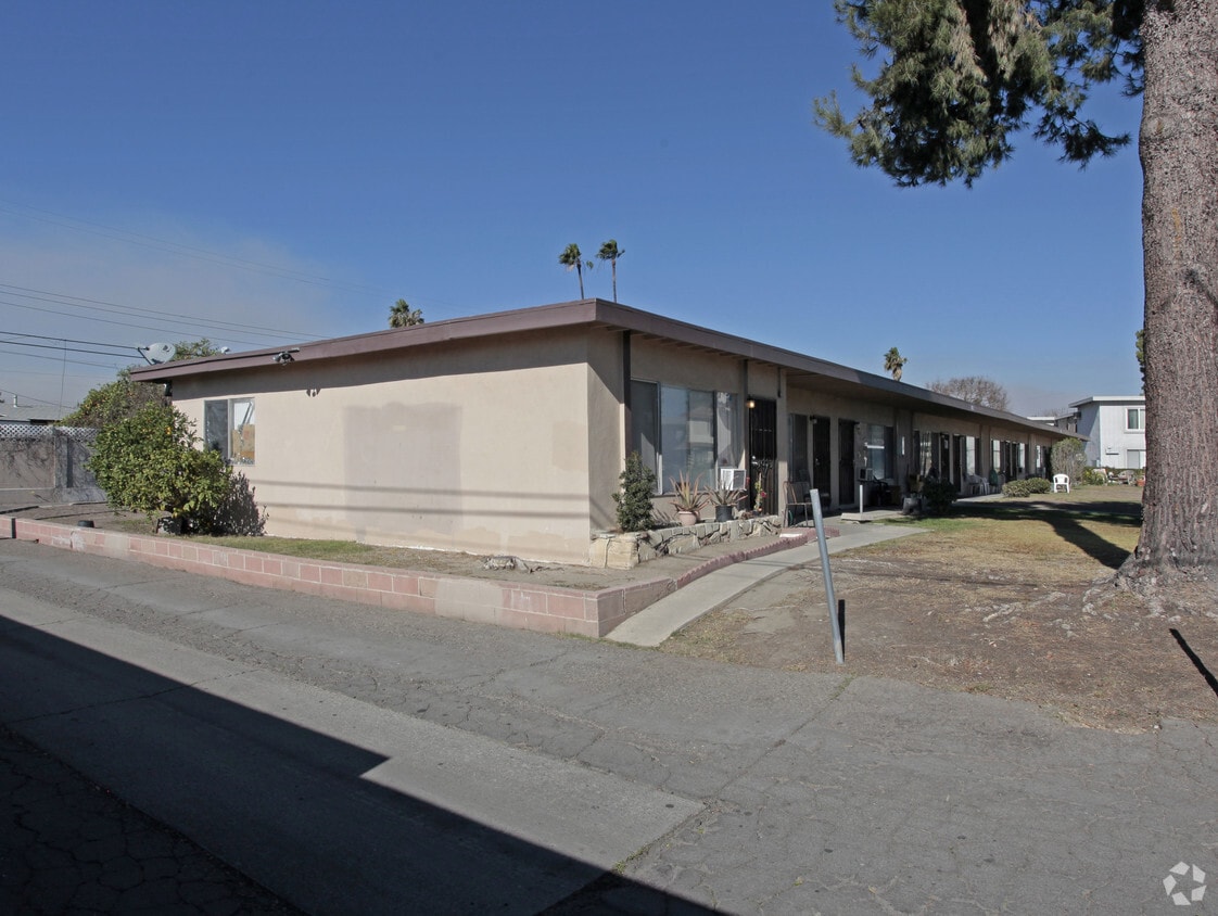 Building Photo - 11211 Steele Dr