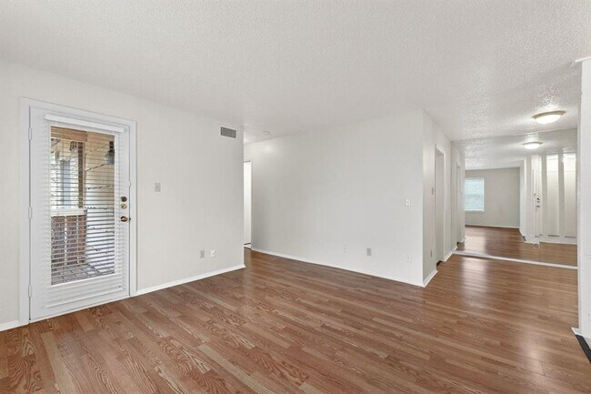 Foto del edificio - 8210 Bent Tree Rd