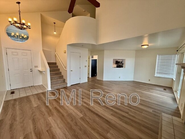 Building Photo - 2402 Skyview Dr