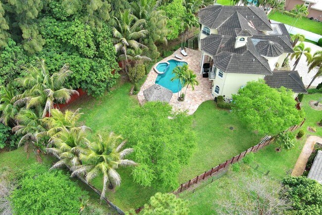 Building Photo - 6301 SW 58th Ct