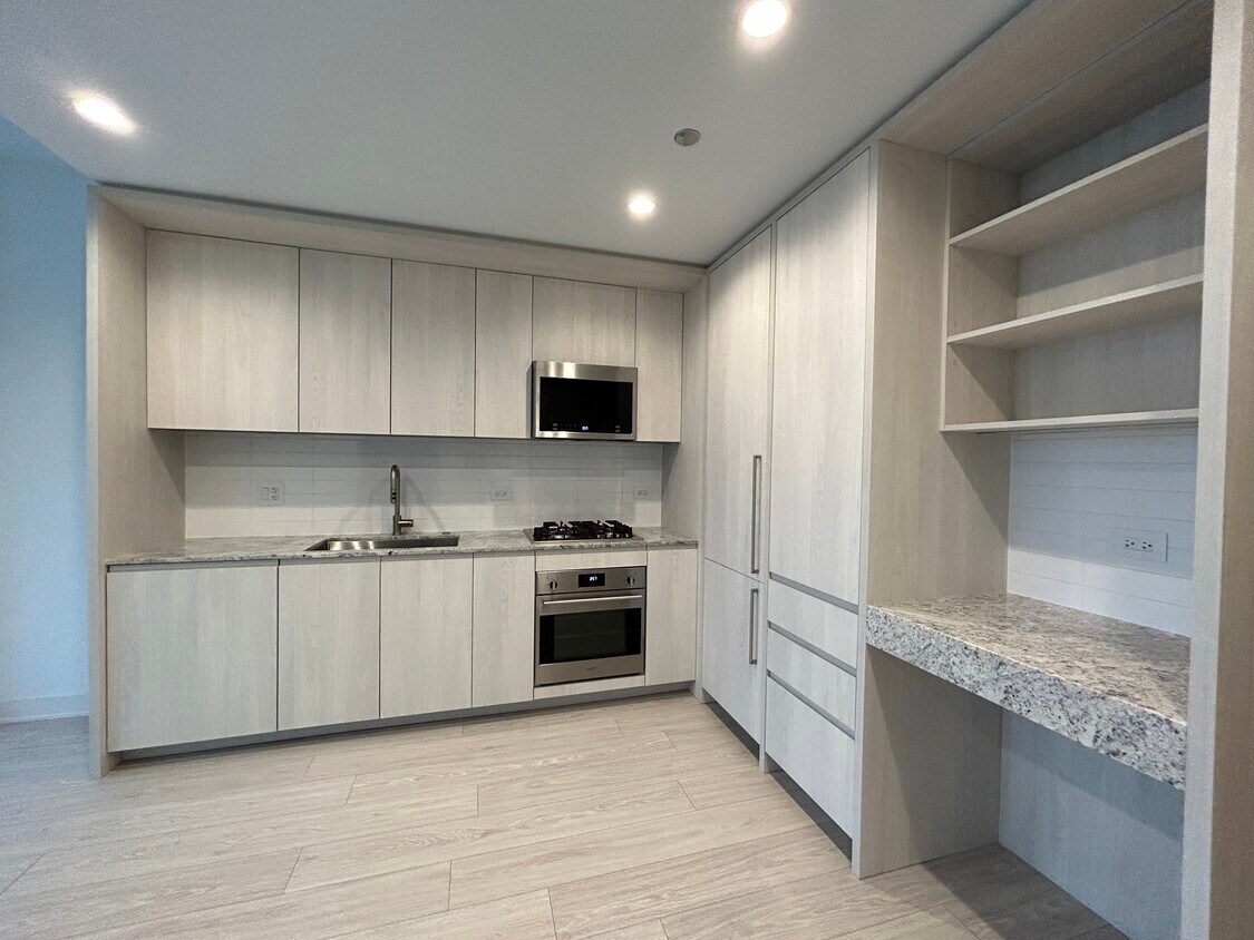 Foto principal - 949 N Elston Ave