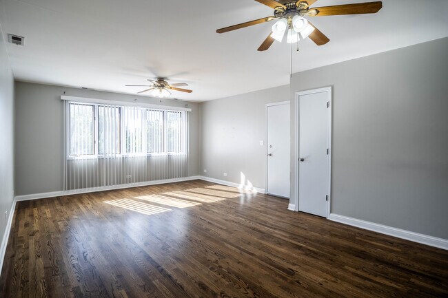 Large living room - 4109 N Dickinson Ave