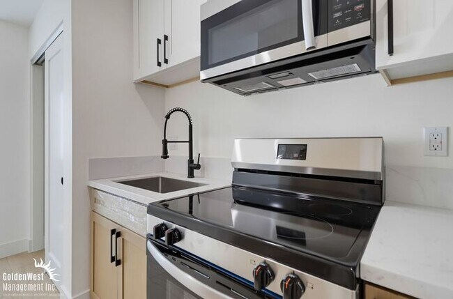 Building Photo - Newly Built Studio Apartment with Modern Kitchen & Stylish Finishes in San Diego!