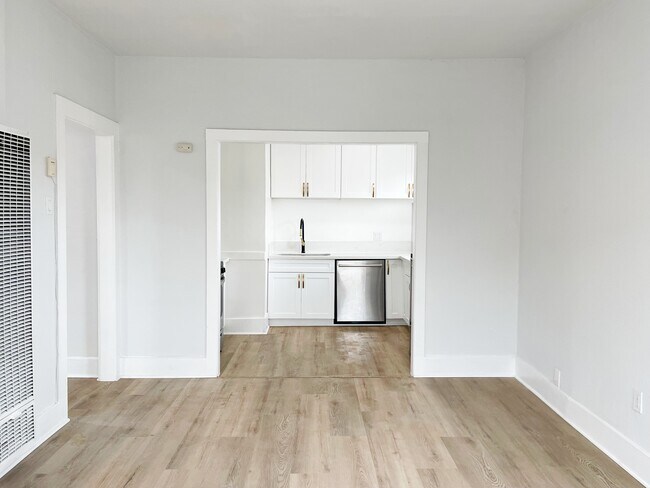 Foto del edificio - 2303 E 7th St