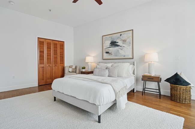 Building Photo - Apartment