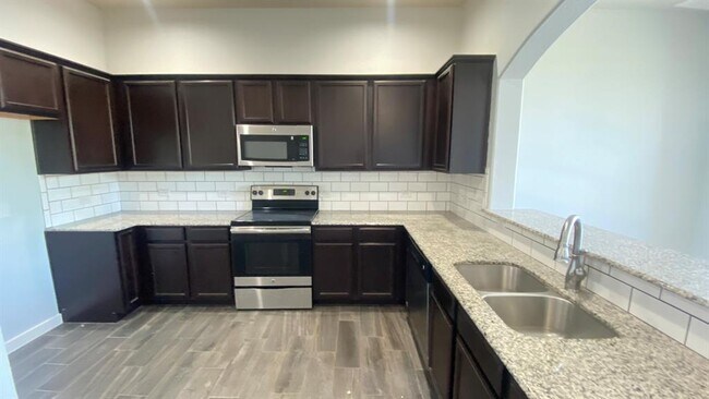 Foto del edificio - 148 Lakeview Ct