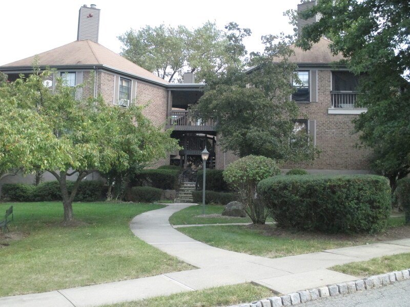 181 Long Hill Rd Unit 15, Little Falls, NJ 07424 Room for Rent in