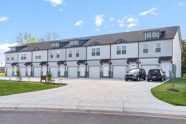 Foto del edificio - LUXURY TOWNHOMES FOR RENT ON DRAYTON DRIVE!!!