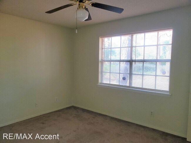 Foto del edificio - 3 br, 2 bath House - 431 Edgewater Rd.