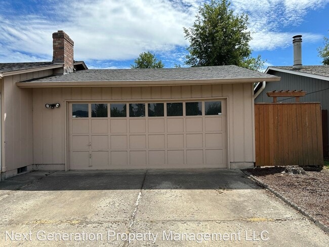 Building Photo - 3 br, 1.5 bath House - 333 'S' St.