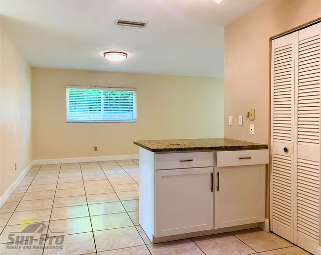 Building Photo - 108 Pinion Cir