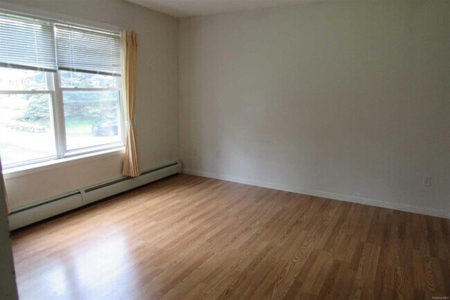 Foto del edificio - 92 Velie Rd