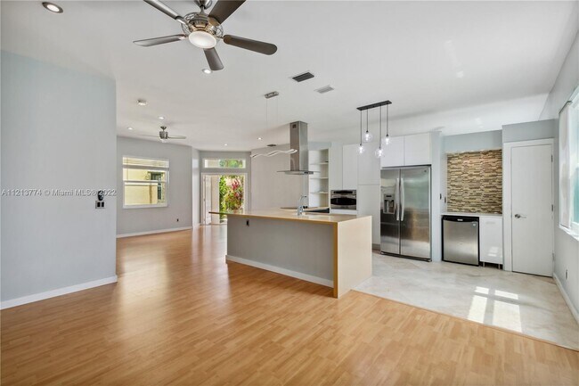 Foto del edificio - 16112 Opal Creek Dr