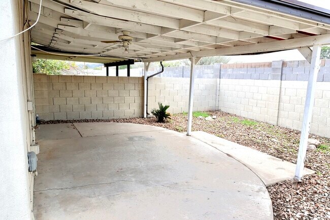 Foto del edificio - 3 bedroom 2 bath in Phoenix is Available N...