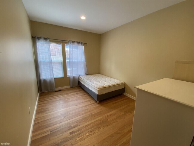 Foto del edificio - 6 br, 3.5 bath House - 816 S Forest Ave Apt 2