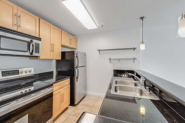 Foto del edificio - 6400 Christie Ave